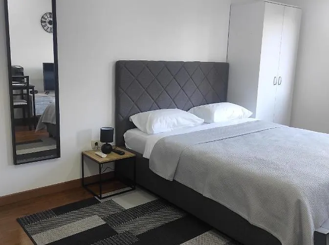 Cozy K With Kitchen & Wifi In Heart Of * פודגוריצה